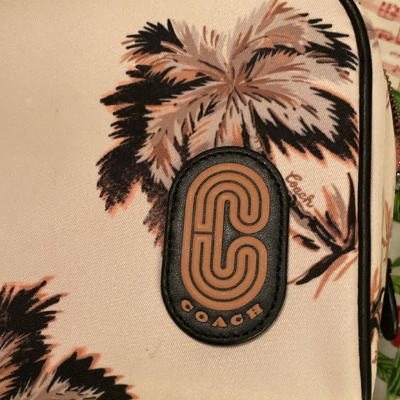 COACH Makeup bag/carryall, Convenient size, multiple uses, excellent condition! - Picture 2 of 8